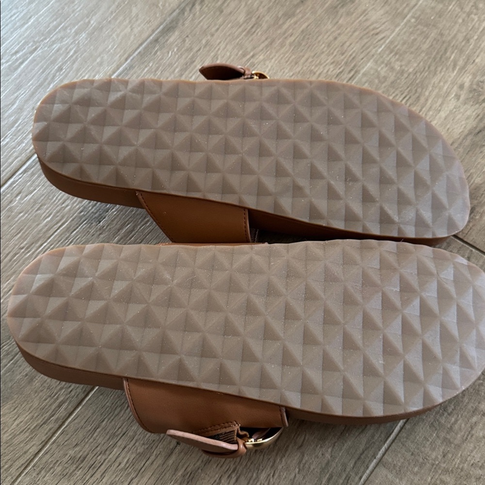 AEROSOLES Tan Sandals with Gold Buckle - Picture 6 of 7